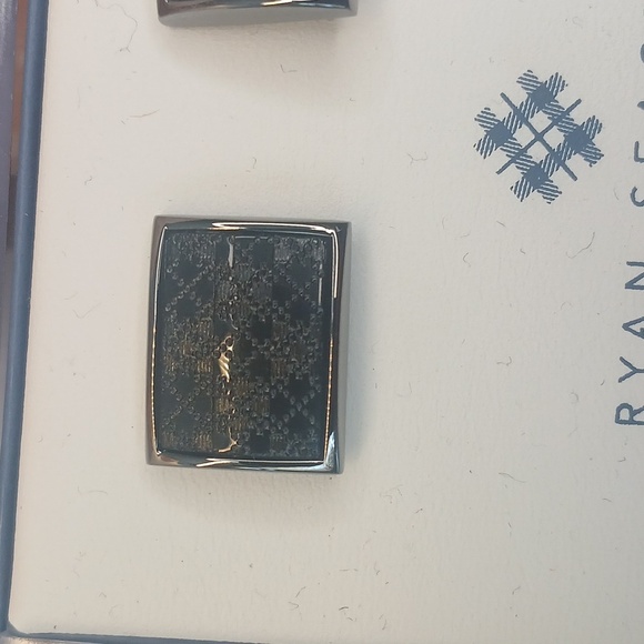 Ryan Seacrest Distinction Silver and Black Cuff Links - Picture 3 of 6